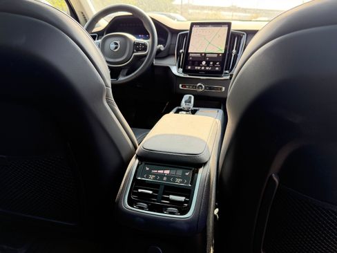 Certified 2025 Volvo XC90 T8 Ultra AWD/4WD image 12