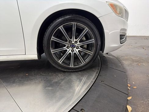 Used 2017 Volvo S60 T5 Inscription image 8