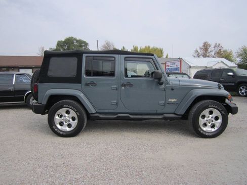 Used 2014 Jeep Wrangler Unlimited Sahara w/ Dual Top Group image 4