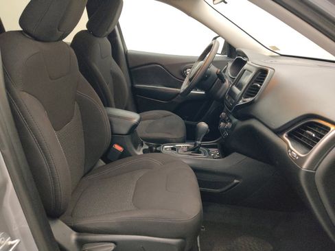Used 2019 Jeep Cherokee Latitude w/ Popular Appearance Group FWD image 21
