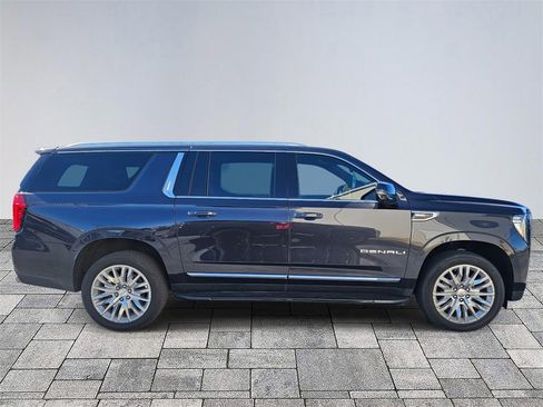 Used 2023 GMC Yukon XL Denali image 8