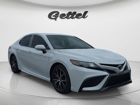 Used 2023 Toyota Camry SE image 11