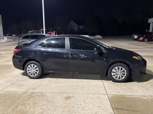 Used 2019 Toyota Corolla L image 2