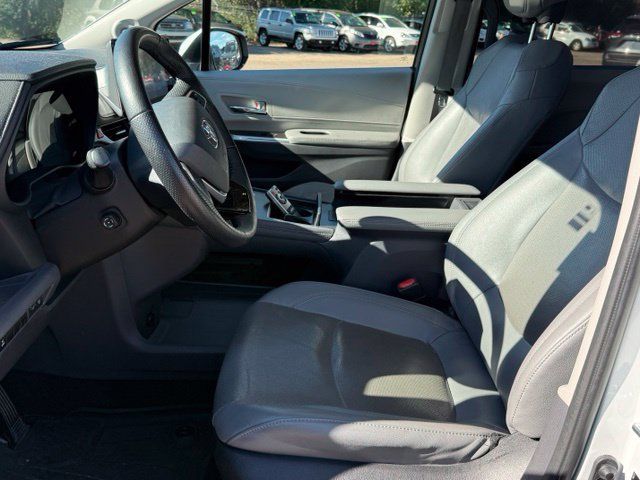 Used 2022 Toyota Sienna Limited AWD/4WD image 14