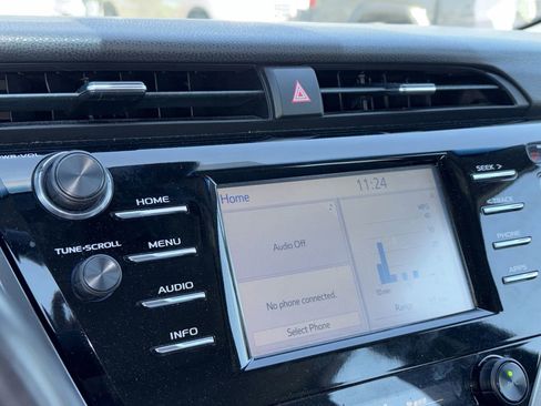 Used 2018 Toyota Camry SE w/ Moonroof Package FWD image 5