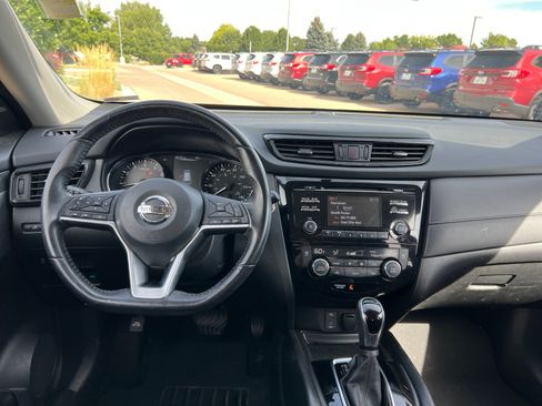 Used 2017 Nissan Rogue SV AWD/4WD image 19