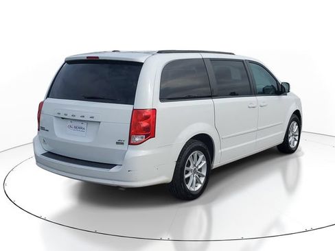 Used 2015 Dodge Grand Caravan SXT w/ Rear Park Assist Package FWD image 4