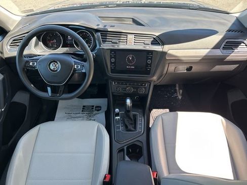 Used 2020 Volkswagen Tiguan SE w/ Panoramic Sunroof Package FWD image 22