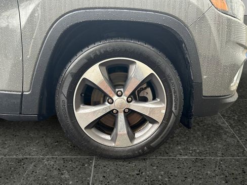 Used 2020 Jeep Cherokee Limited image 9