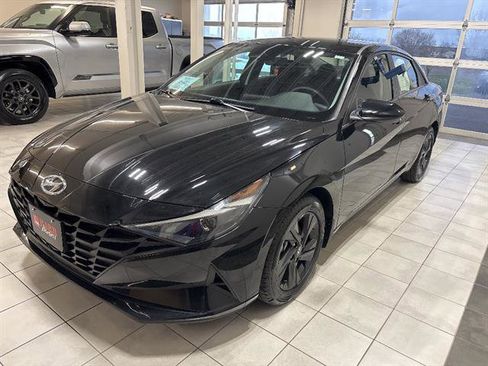 Used 2023 Hyundai Elantra SEL FWD image 1