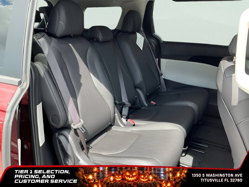 Used 2024 Kia Carnival EX FWD image 18