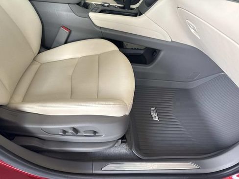 Certified 2024 Cadillac XT5 Premium Luxury w/ LPO, Floor Liner Package AWD/4WD image 21
