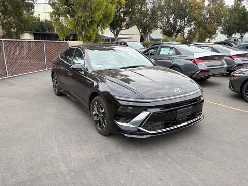 Used 2024 Hyundai Sonata SEL FWD image 2