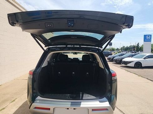 Used 2025 Nissan Pathfinder SL w/ Black Appearance Package AWD/4WD image 13