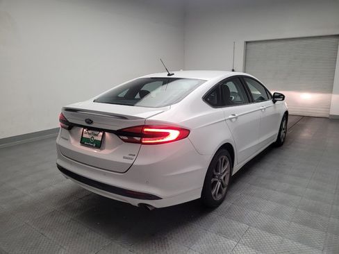 Used 2017 Ford Fusion SE w/ Equipment Group 201A FWD image 9