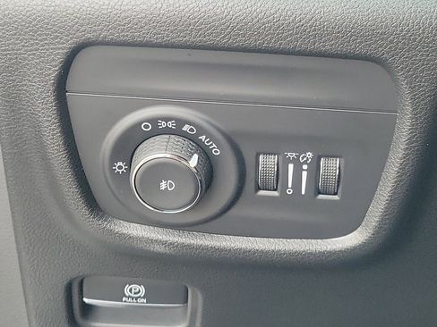 Certified 2023 Jeep Grand Cherokee Limited image 24