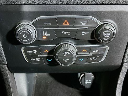 Used 2017 Dodge Charger SXT w/ Premium Group image 17