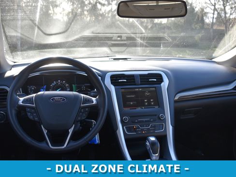 Used 2016 Ford Fusion SE w/ Equipment Group 202A image 10