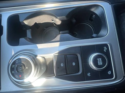Used 2020 Ford Explorer XLT AWD/4WD image 26