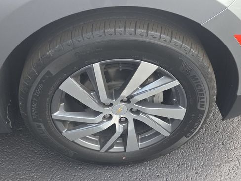 Used 2024 Chevrolet Equinox Premier FWD image 12