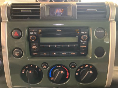 Used 2010 Toyota FJ Cruiser 4WD image 17