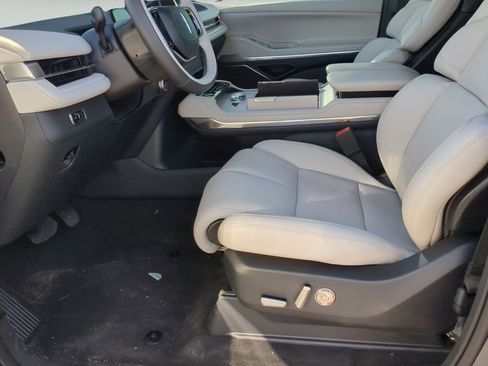 New 2026 Lincoln Navigator Premiere AWD/4WD image 11