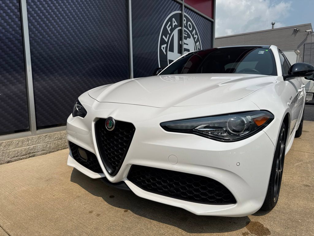 Used 2022 Alfa Romeo Giulia Veloce AWD/4WD image 18