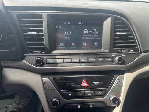 Used 2018 Hyundai Elantra SE w/ SE Connectivity Package 04 FWD image 18