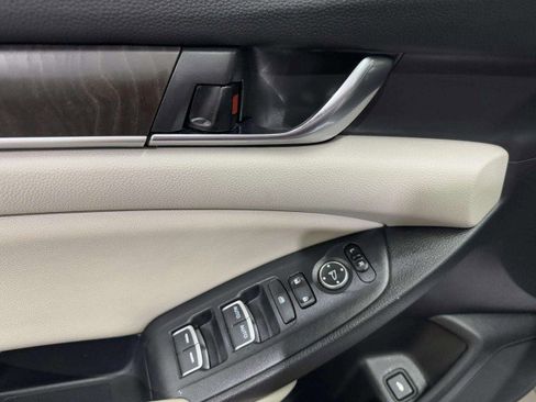 Used 2019 Honda Accord EX image 13