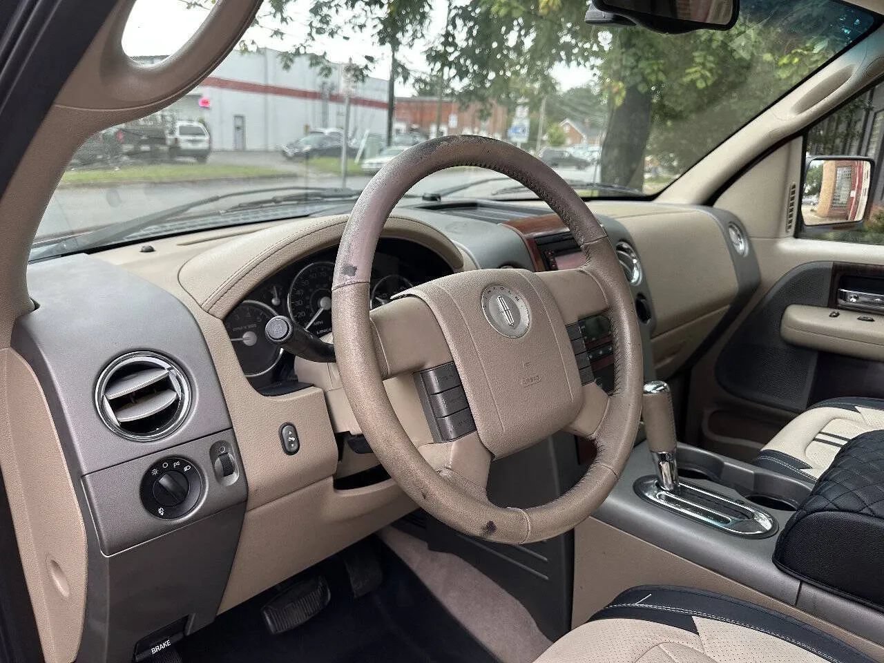Used 2006 Lincoln Mark LT 4x4 image 13