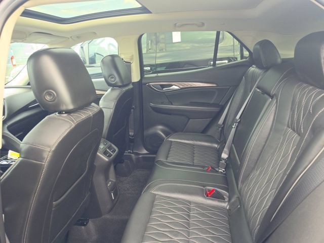 Used 2021 Buick Envision Avenir FWD image 2