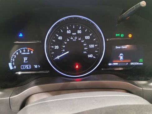 Used 2020 Honda HR-V Touring image 29