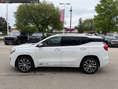 Used 2018 GMC Terrain Denali w/ Advanced Safety Package AWD/4WD image 8