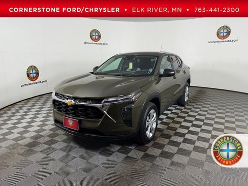 Used 2024 Chevrolet Trax LS FWD image 1