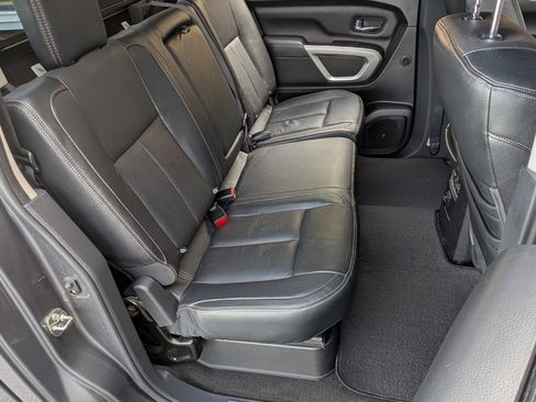 Used 2018 Nissan Titan SL image 19