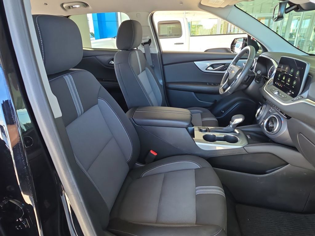 Used 2024 Chevrolet Blazer LT w/ Convenience Package FWD image 28