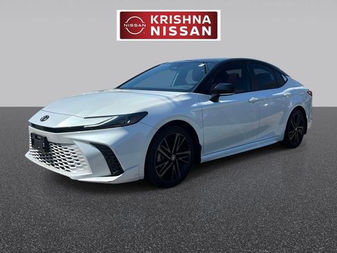 Used 2025 Toyota Camry LE image 2