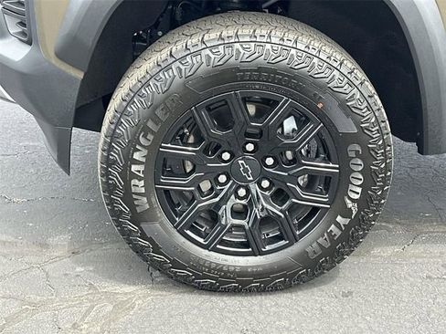 Used 2025 Chevrolet Colorado Trail Boss AWD/4WD image 32