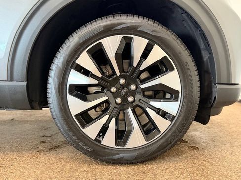 Used 2025 Ford Explorer Platinum w/ LUX Leather Package AWD/4WD image 28