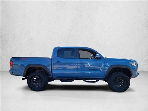Used 2019 Toyota Tacoma TRD Off-Road AWD/4WD image 4