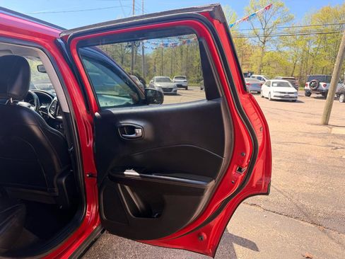 Used 2018 Jeep Compass Limited w/ Navigation Group AWD/4WD image 20