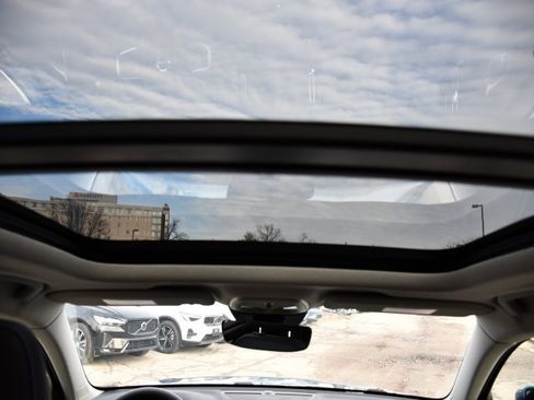 Certified 2025 Volvo XC40 B5 Plus image 24