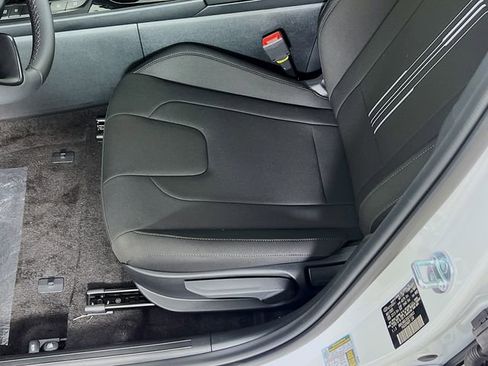 New 2025 Hyundai Elantra SEL image 17