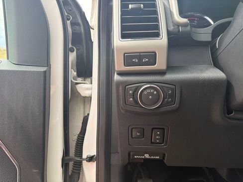 Used 2019 Ford F450 Lariat w/ Lariat Ultimate Package AWD/4WD image 13