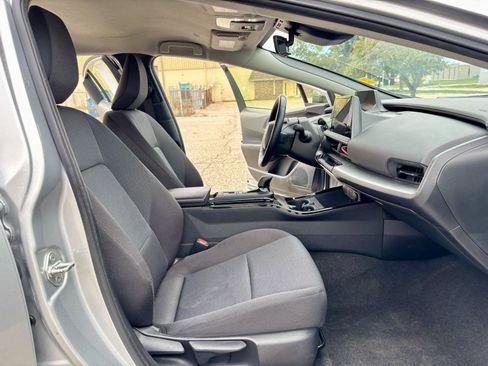 Used 2024 Toyota Prius LE image 12