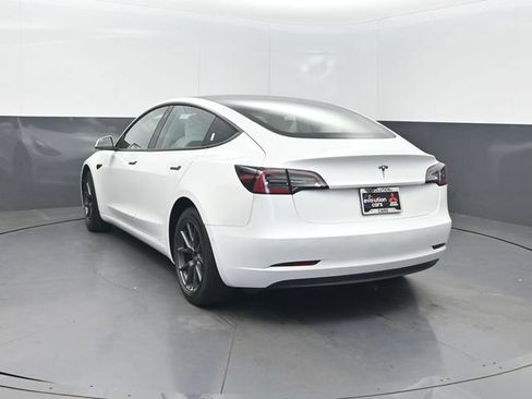 Used 2022 Tesla Model 3 Standard Range RWD image 29