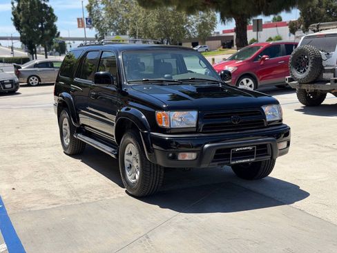 Used 2000 Toyota 4Runner SR5 RWD image 4
