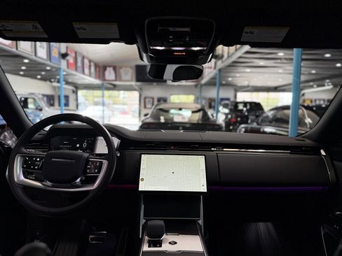 Used 2026 Land Rover Range Rover Long Wheelbase SE image 9