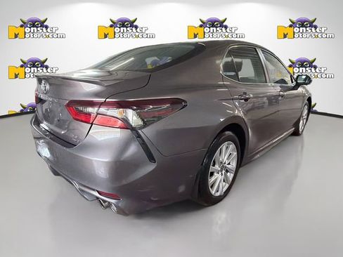 Used 2023 Toyota Camry SE image 4