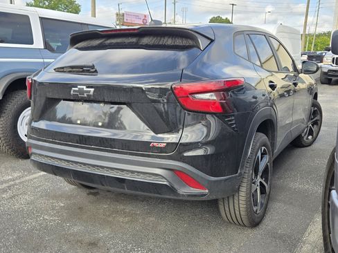 Used 2024 Chevrolet Trax RS w/ Driver Confidence Package FWD image 3